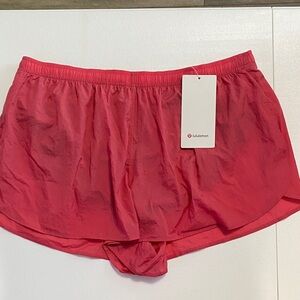 Lululemon - Dolphin Hem Mid Rise Run Short 3” - NWT
